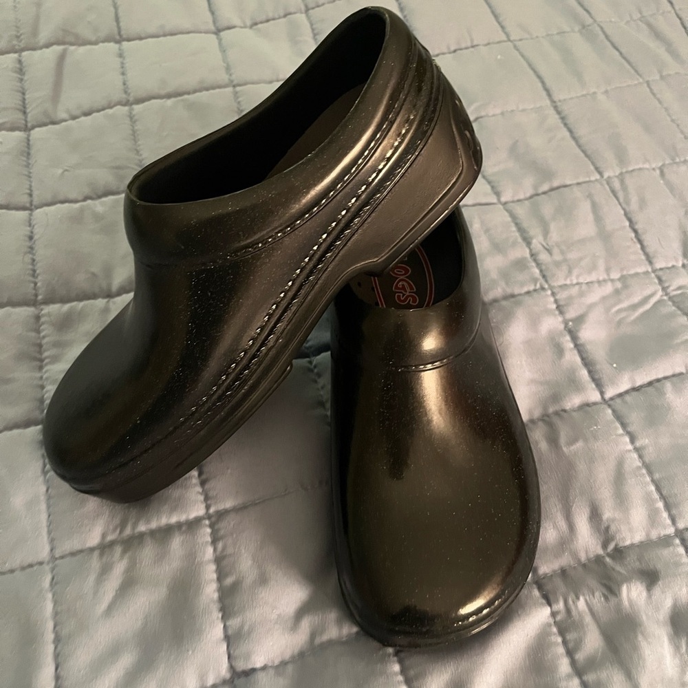 Klogs Glossy Black New Women’s 7